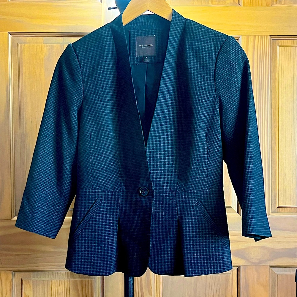 The Limited 3/4 sleeve blazer
Small
Black with white mini gridline pattern